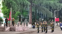 预科教育学院学生参加学校升旗仪式