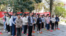 预科教育学院师生通过义务劳动打扫环境卫生